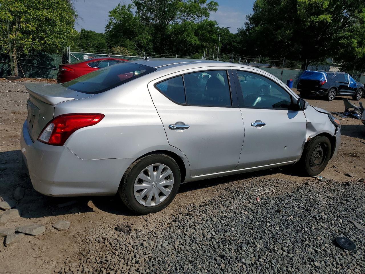2017 NISSAN VERSA