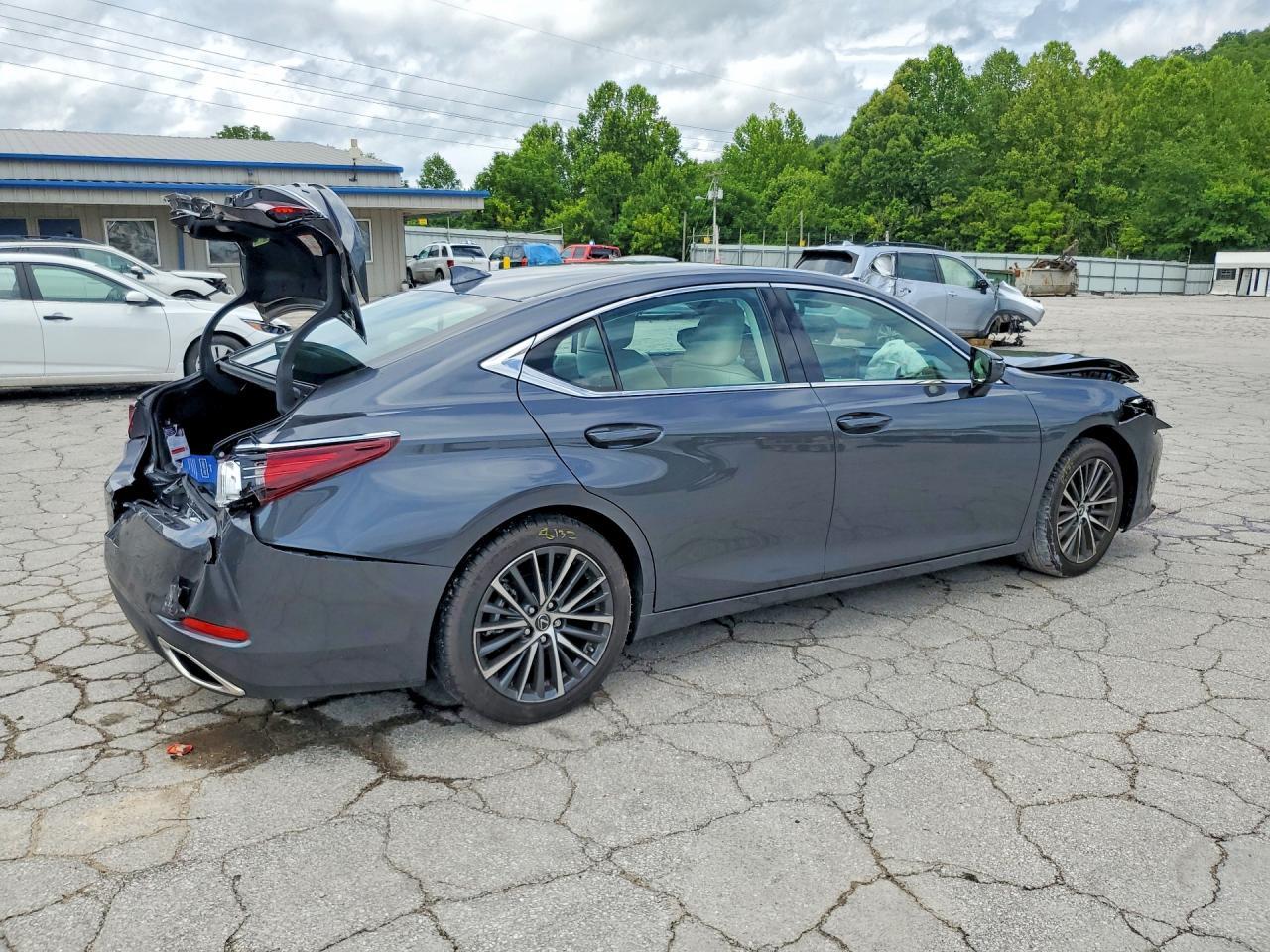 2025 LEXUS ES 350