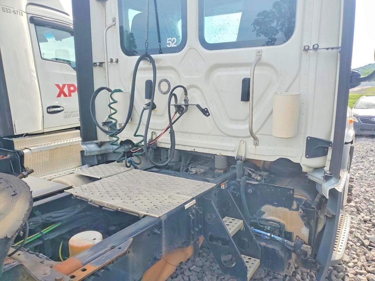 2018 FREIGHTLINER Cascadia 113