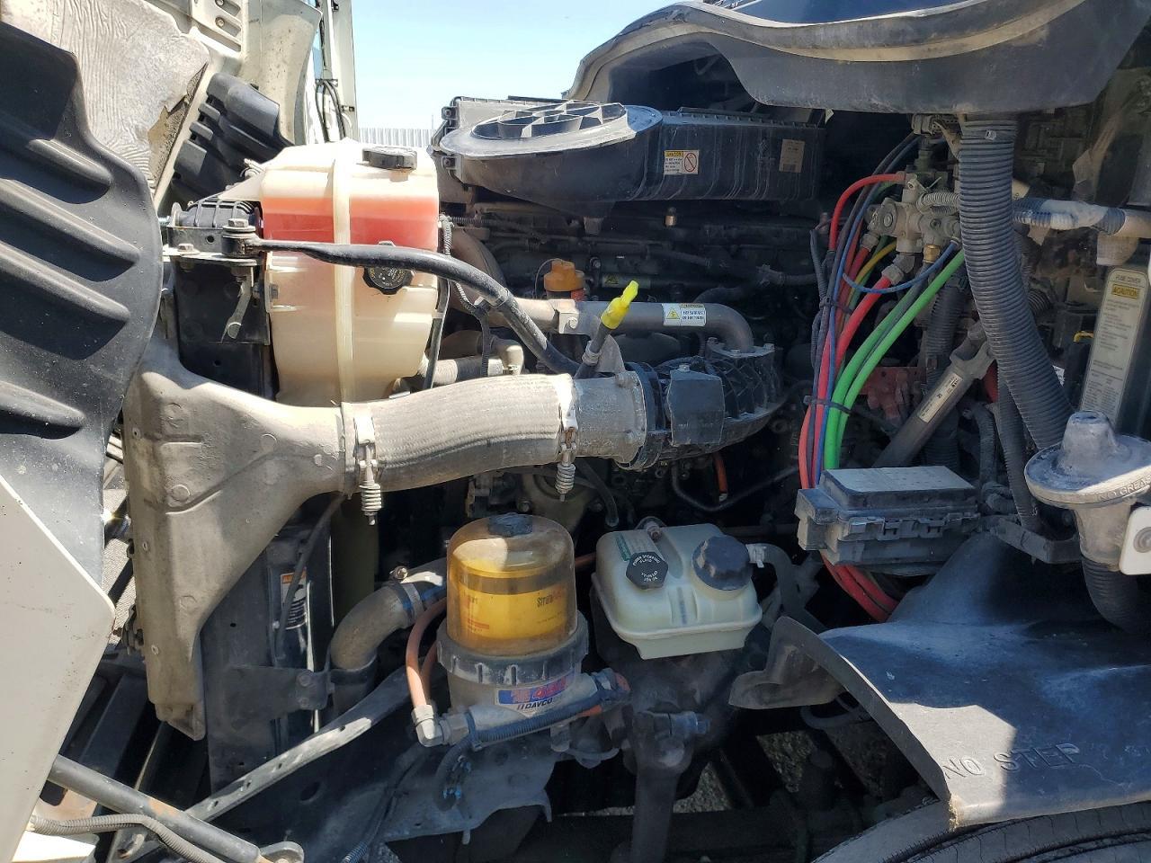 2017 FREIGHTLINER Cascadia 113