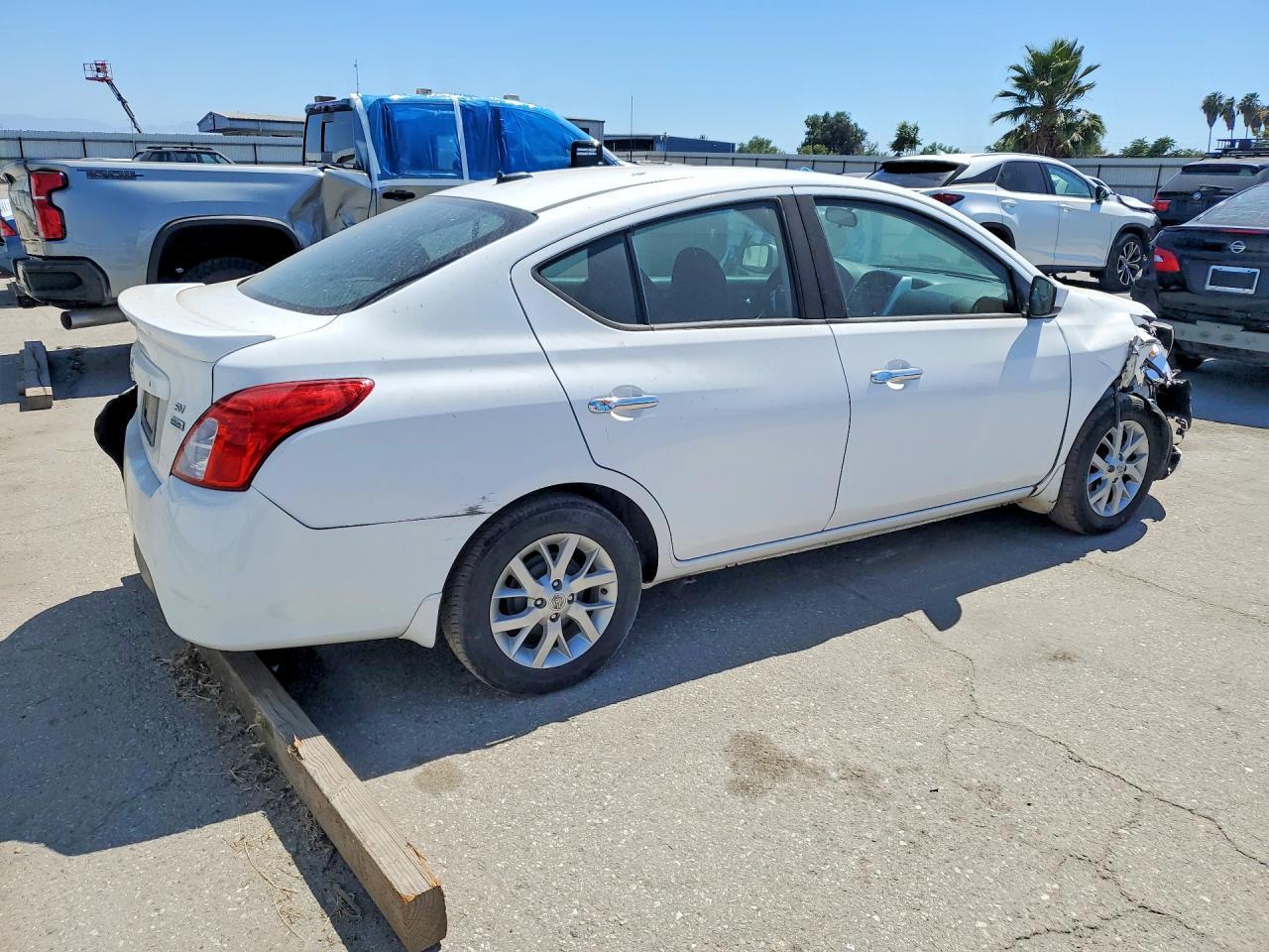 2017 NISSAN VERSA