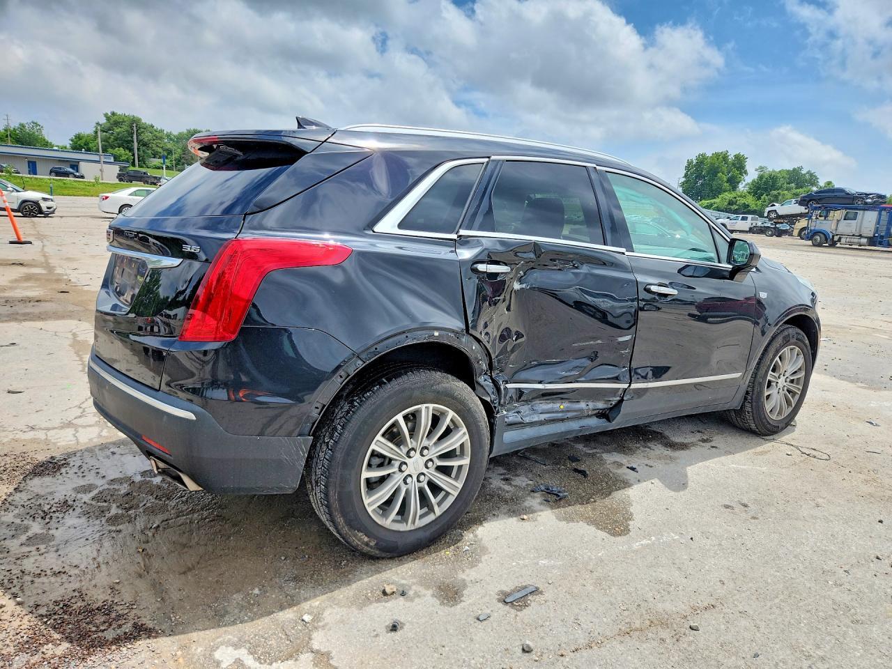 2017 CADILLAC XT5