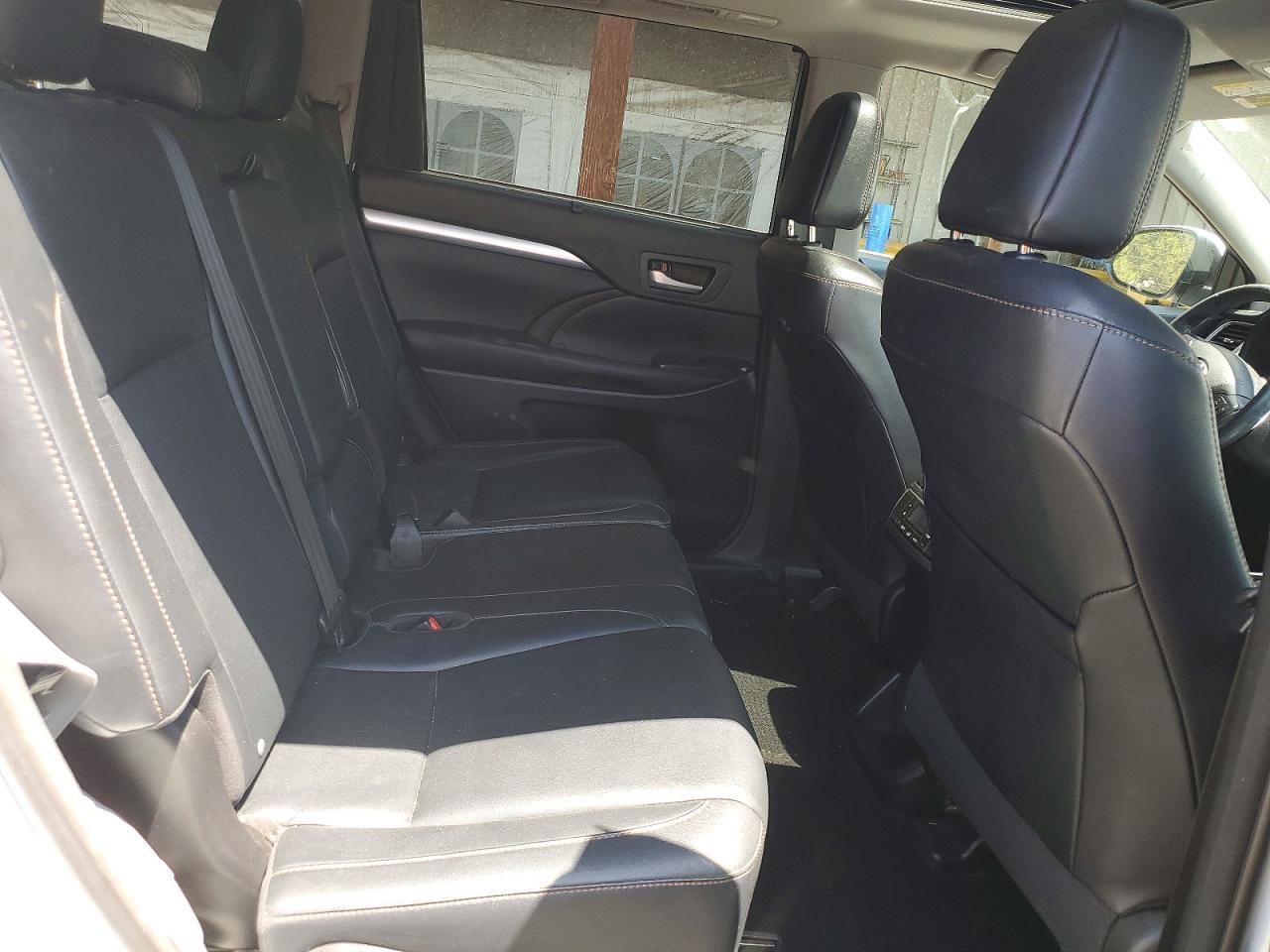 2016 TOYOTA HIGHLANDER