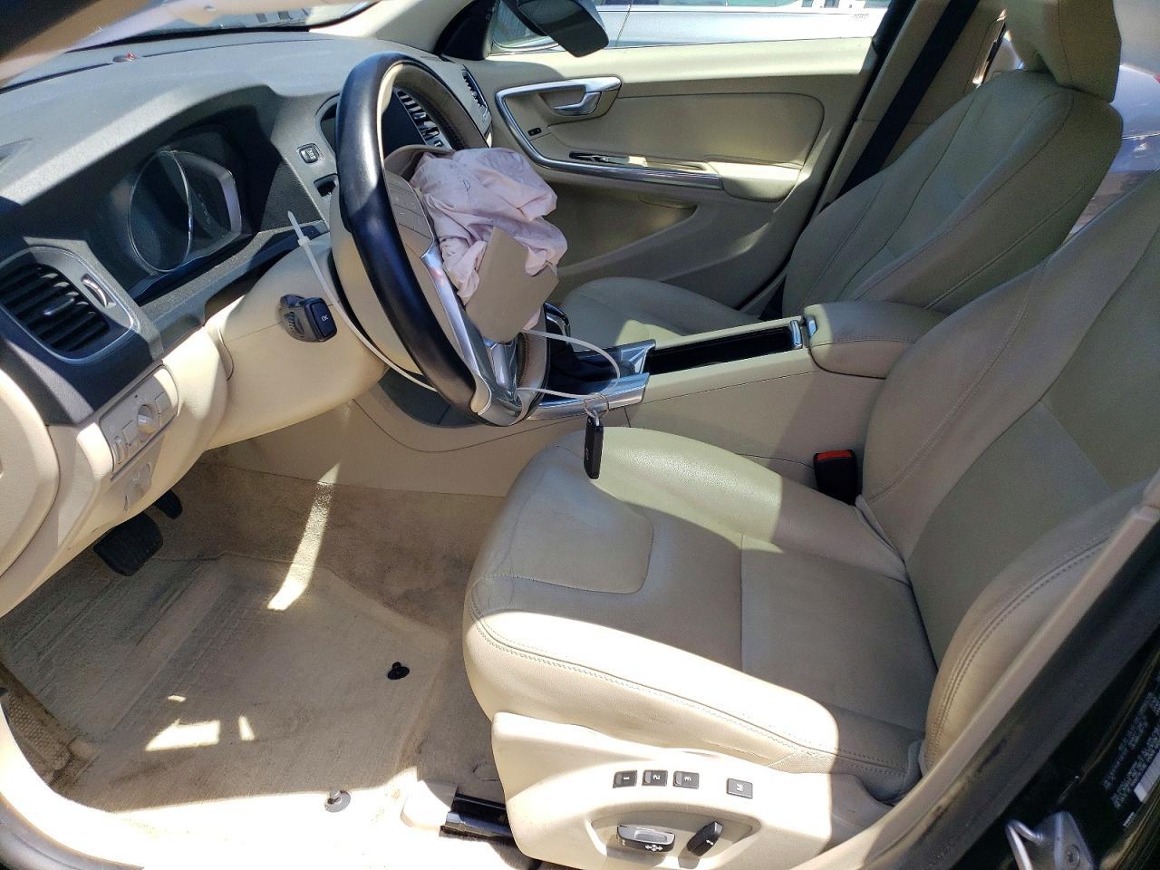 2015 VOLVO S60