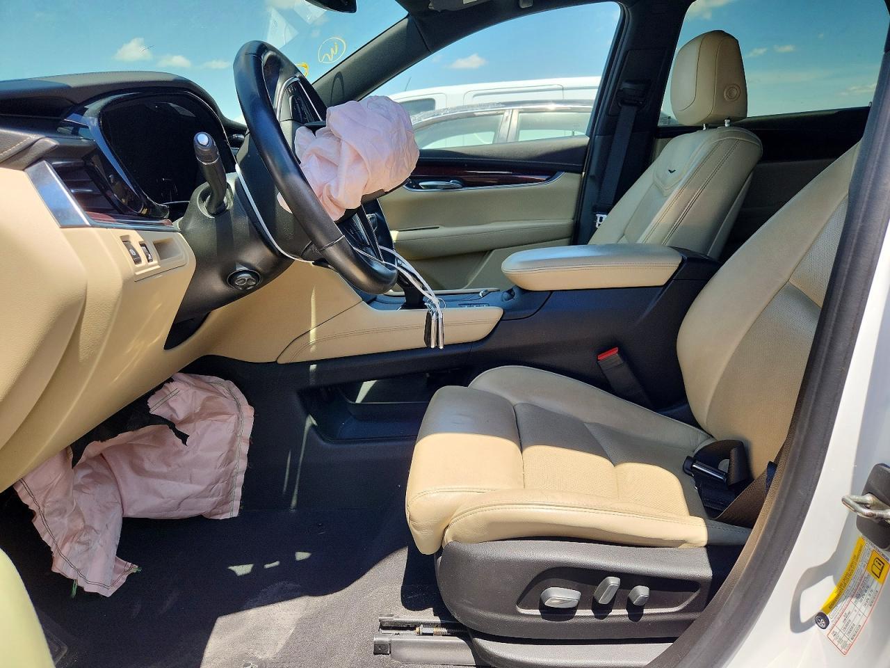 2017 CADILLAC XT5