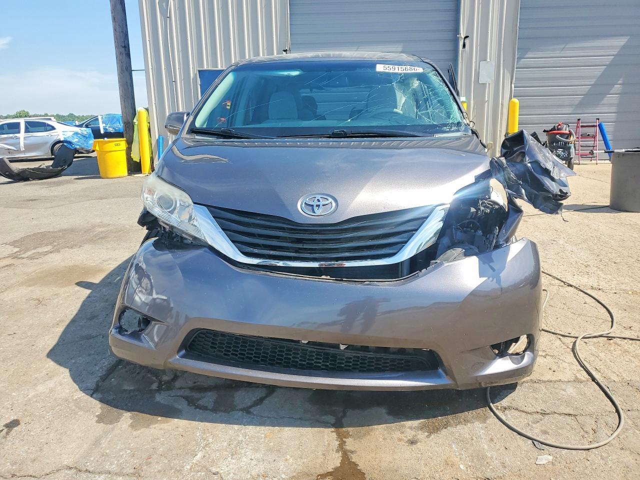 2014 TOYOTA SIENNA