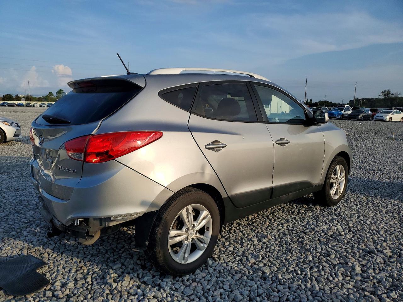 2011 HYUNDAI TUCSON