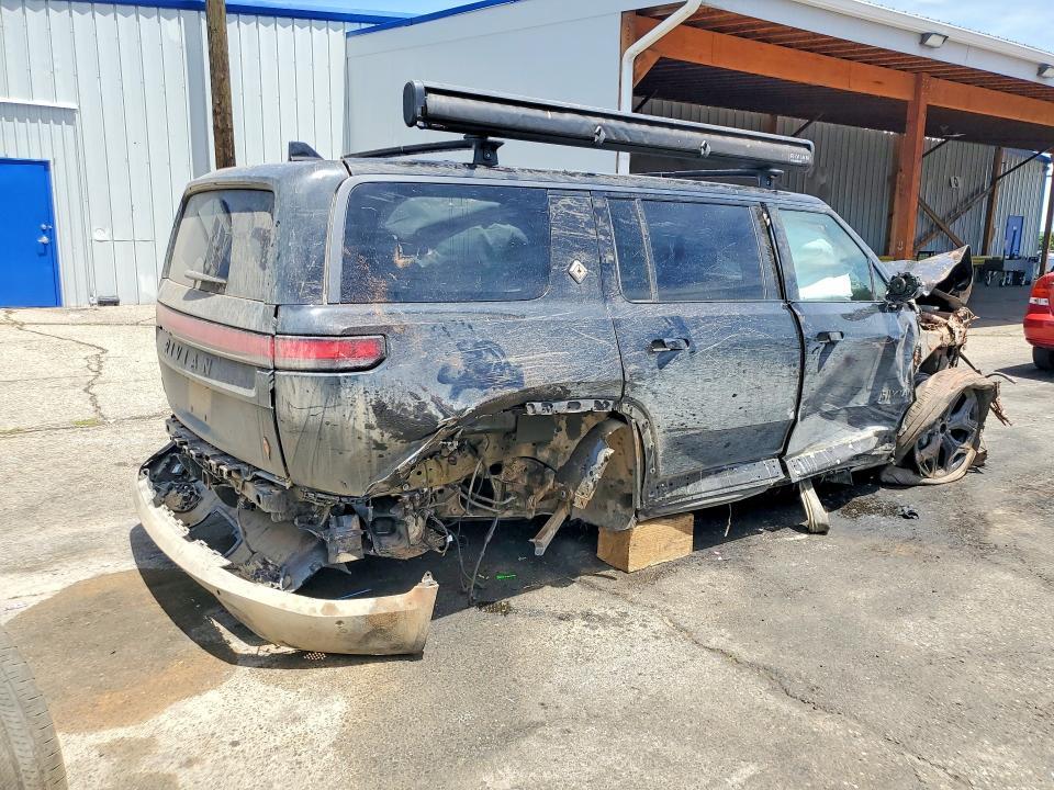 2026 RIVIAN R1s