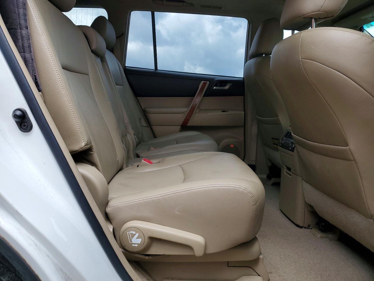2010 TOYOTA HIGHLANDER