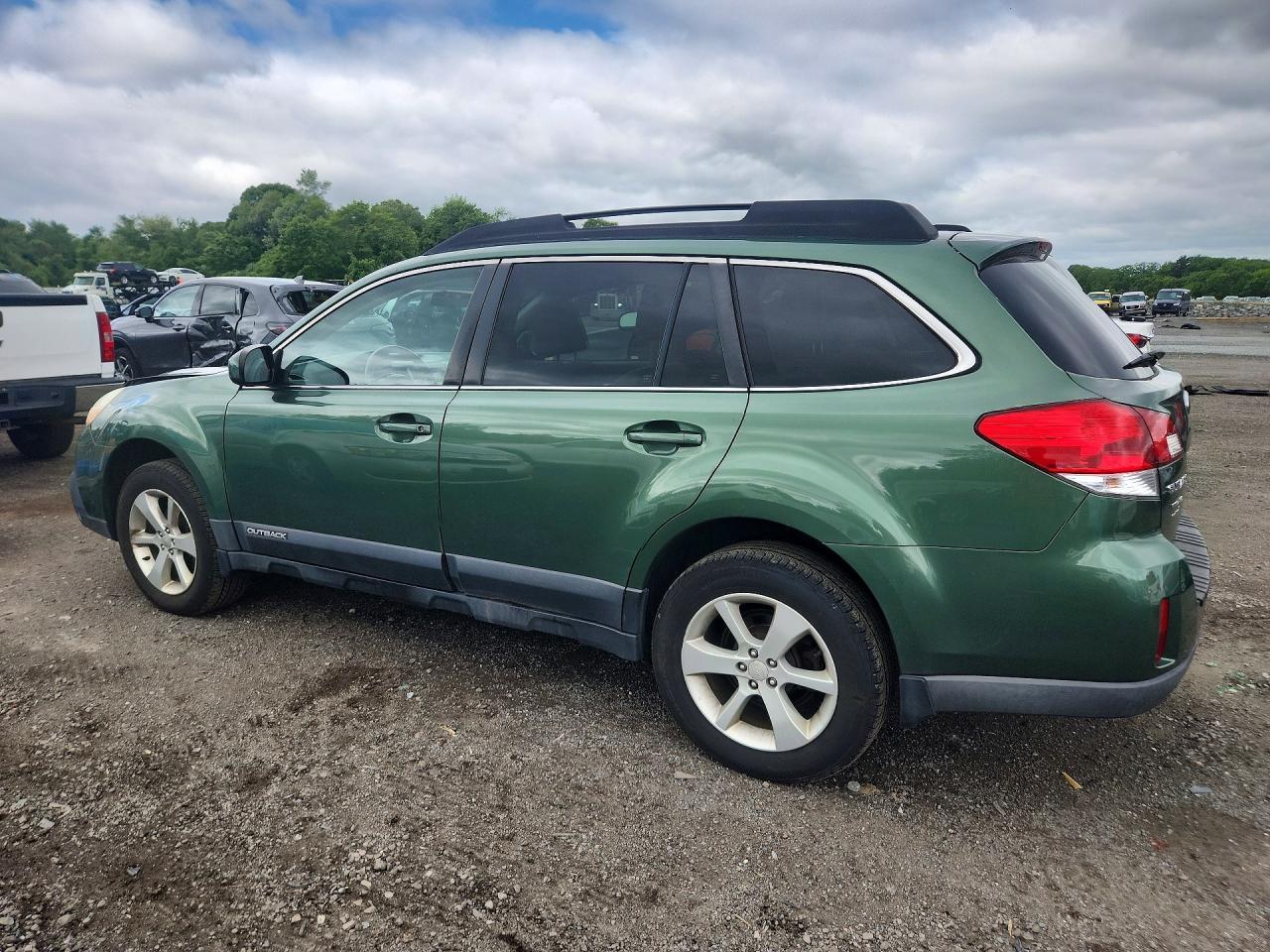 2013 SUBARU Outback