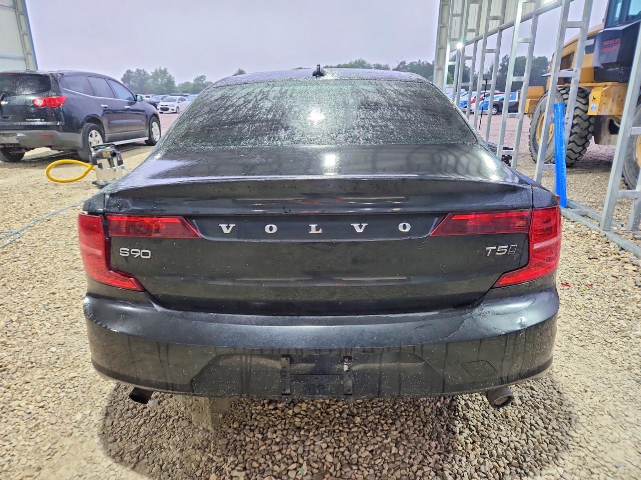 2018 VOLVO S90