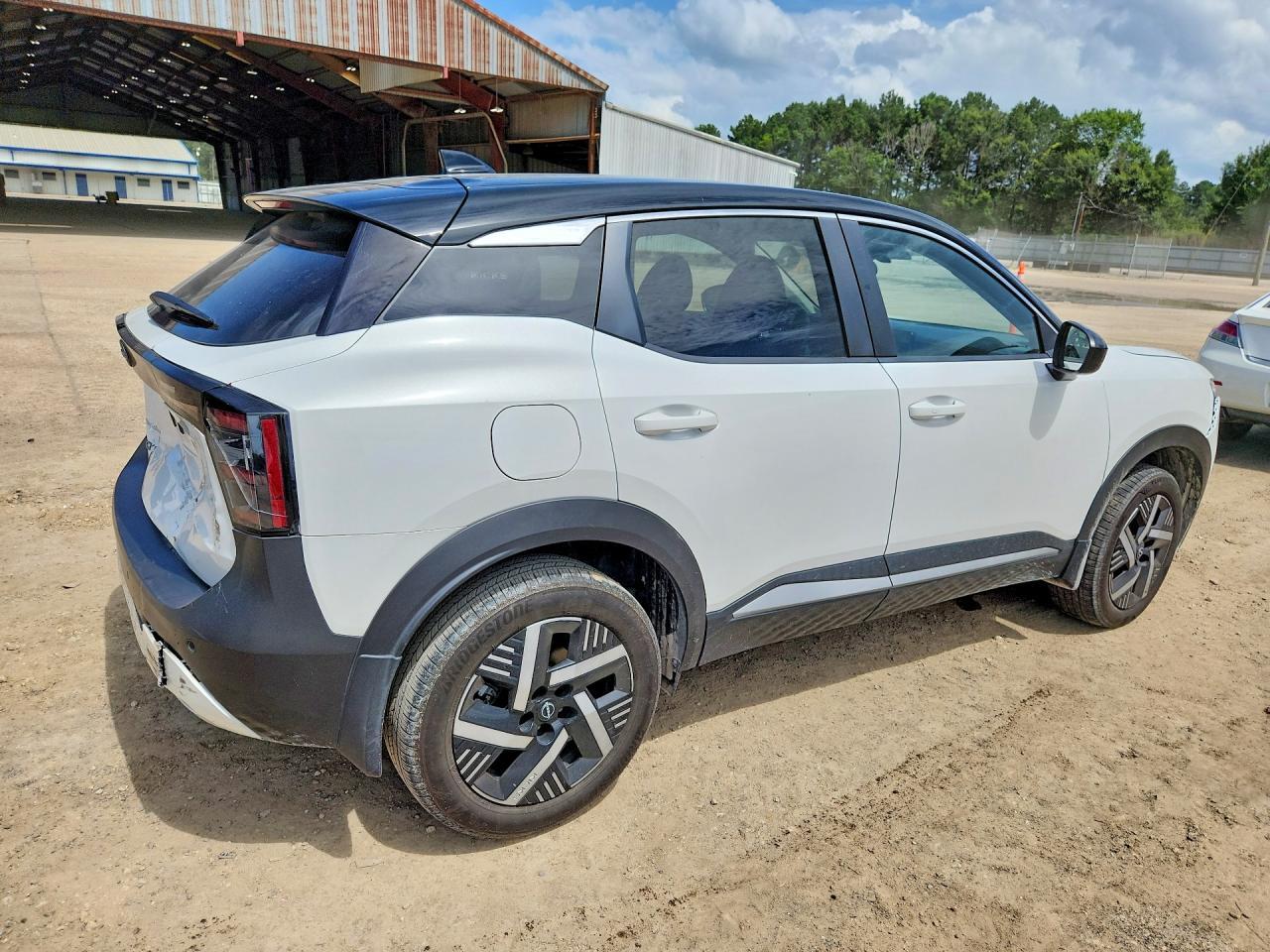 2025 NISSAN KICKS