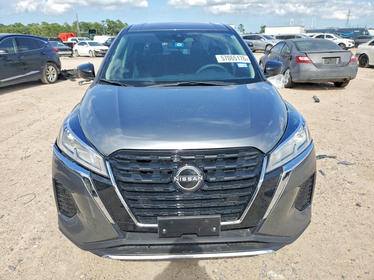 2024 NISSAN KICKS