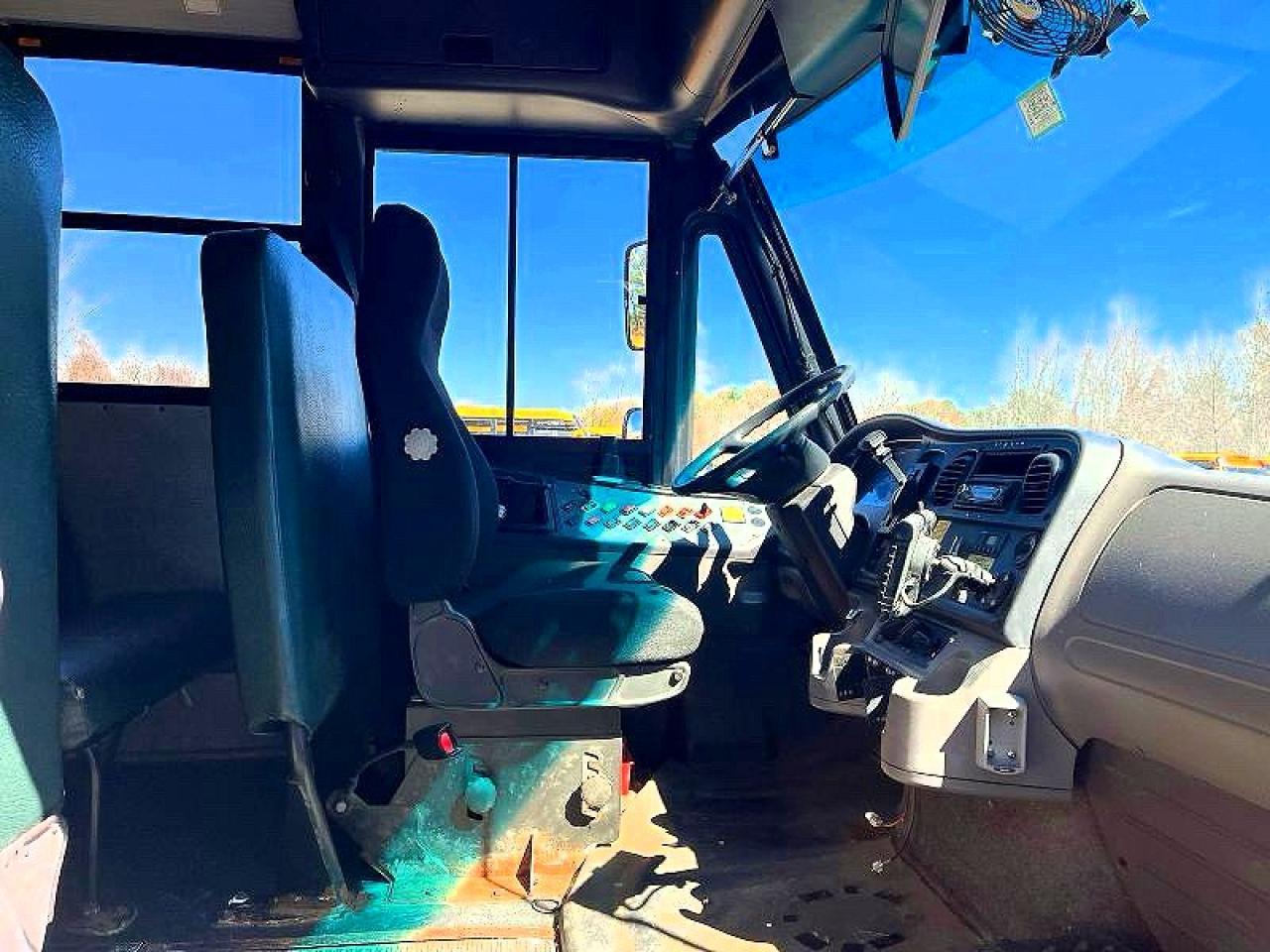 2015 FREIGHTLINER Chassis