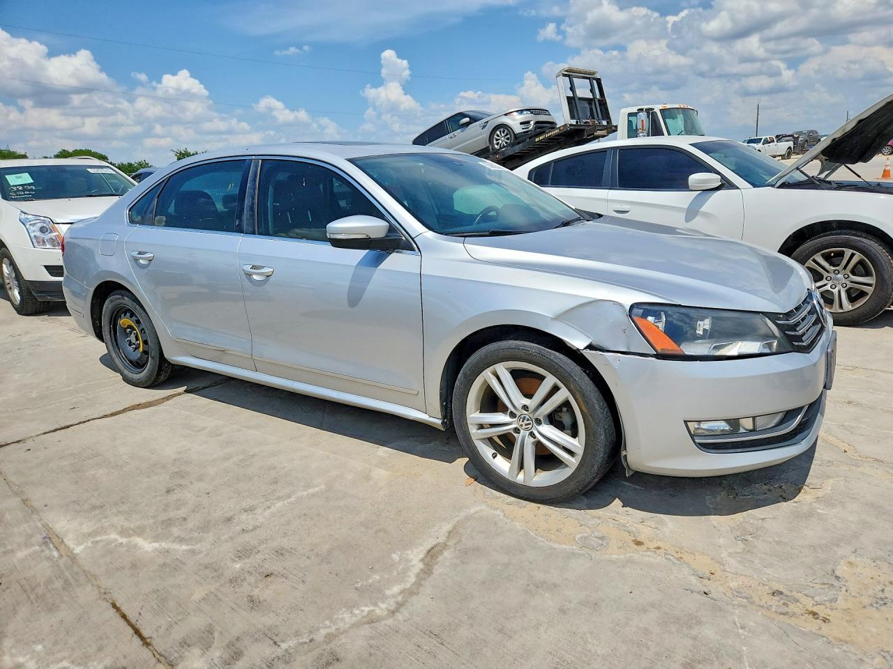 2014 VOLKSWAGEN Passat