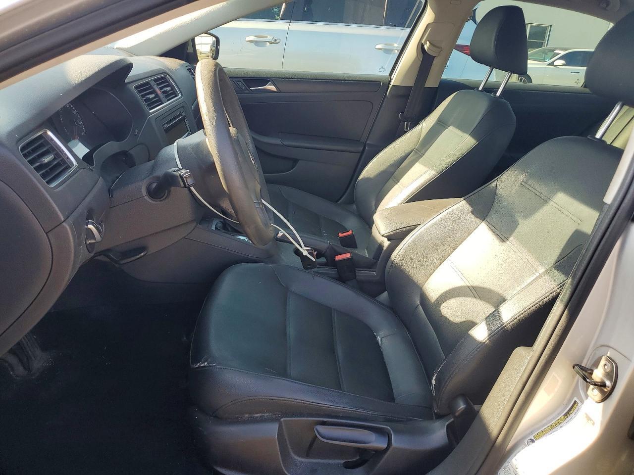2011 VOLKSWAGEN JETTA