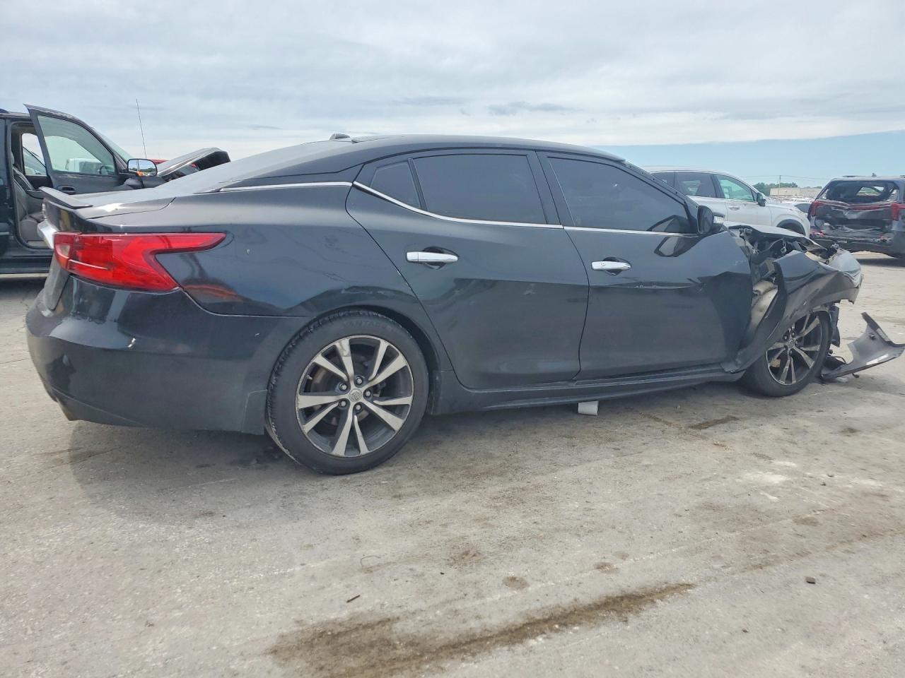 2017 NISSAN Maxima