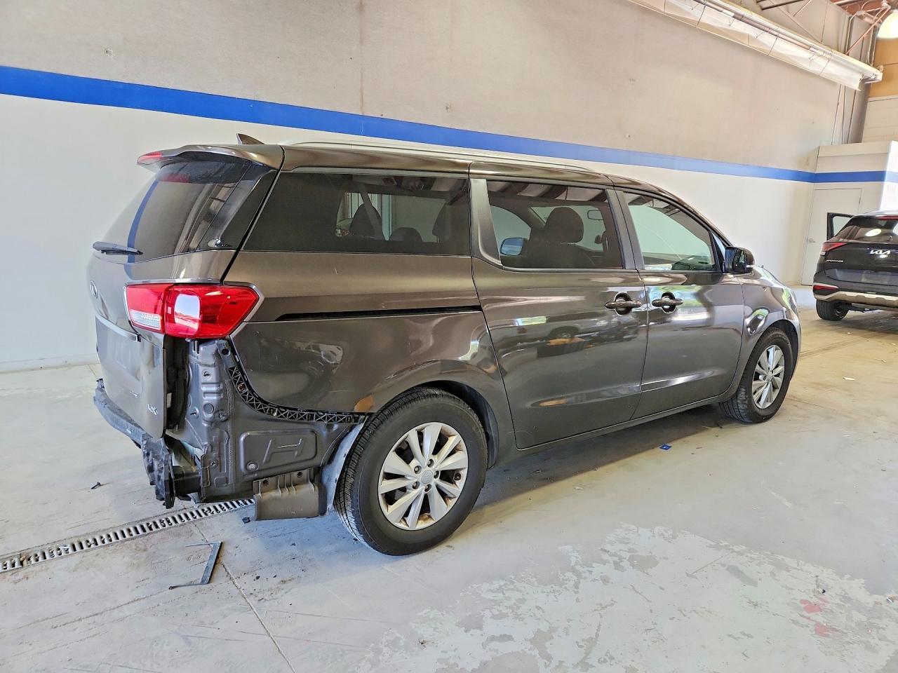 2016 KIA SEDONA