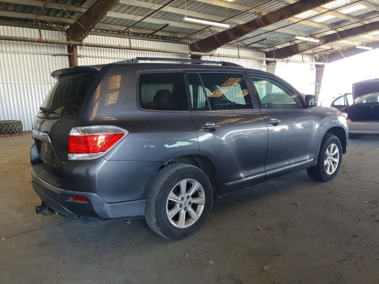 2011 TOYOTA HIGHLANDER