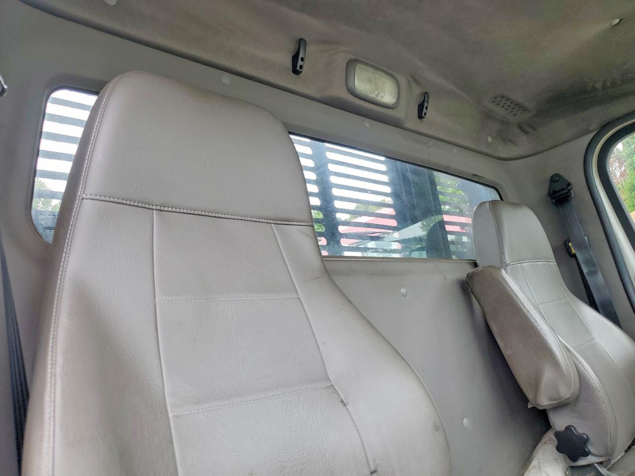 2014 FREIGHTLINER M2 106