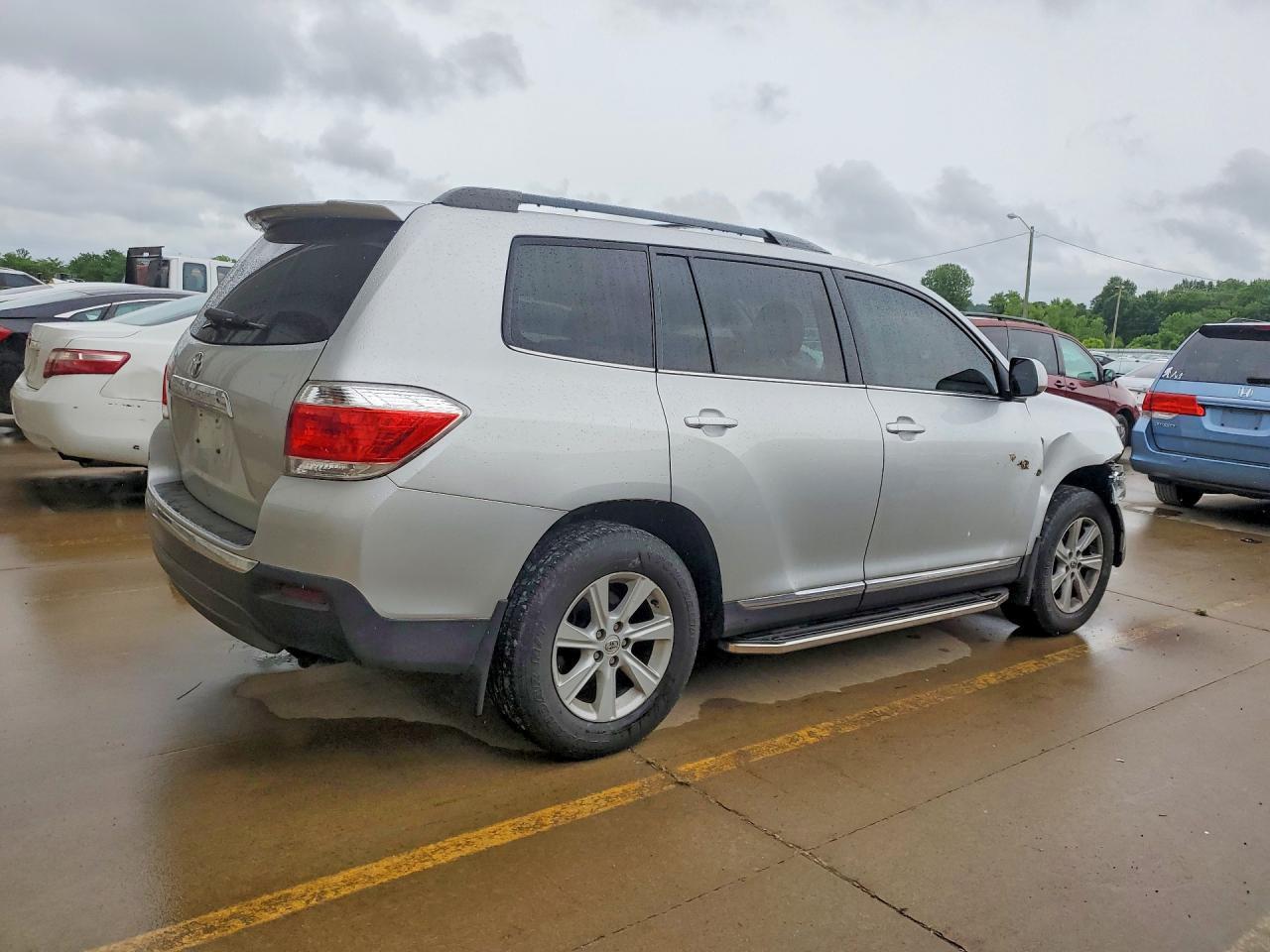 2013 TOYOTA HIGHLANDER