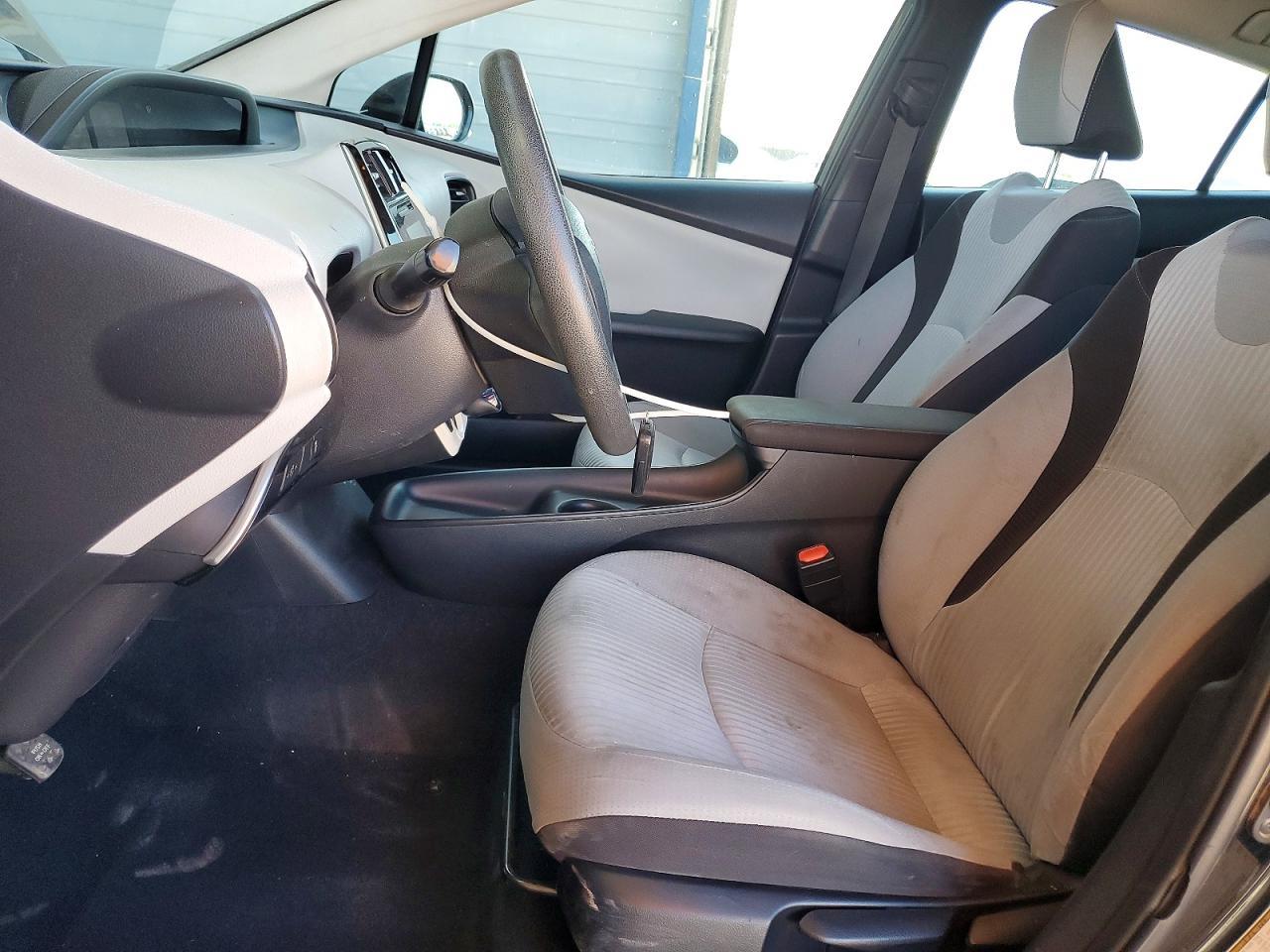 2016 TOYOTA PRIUS