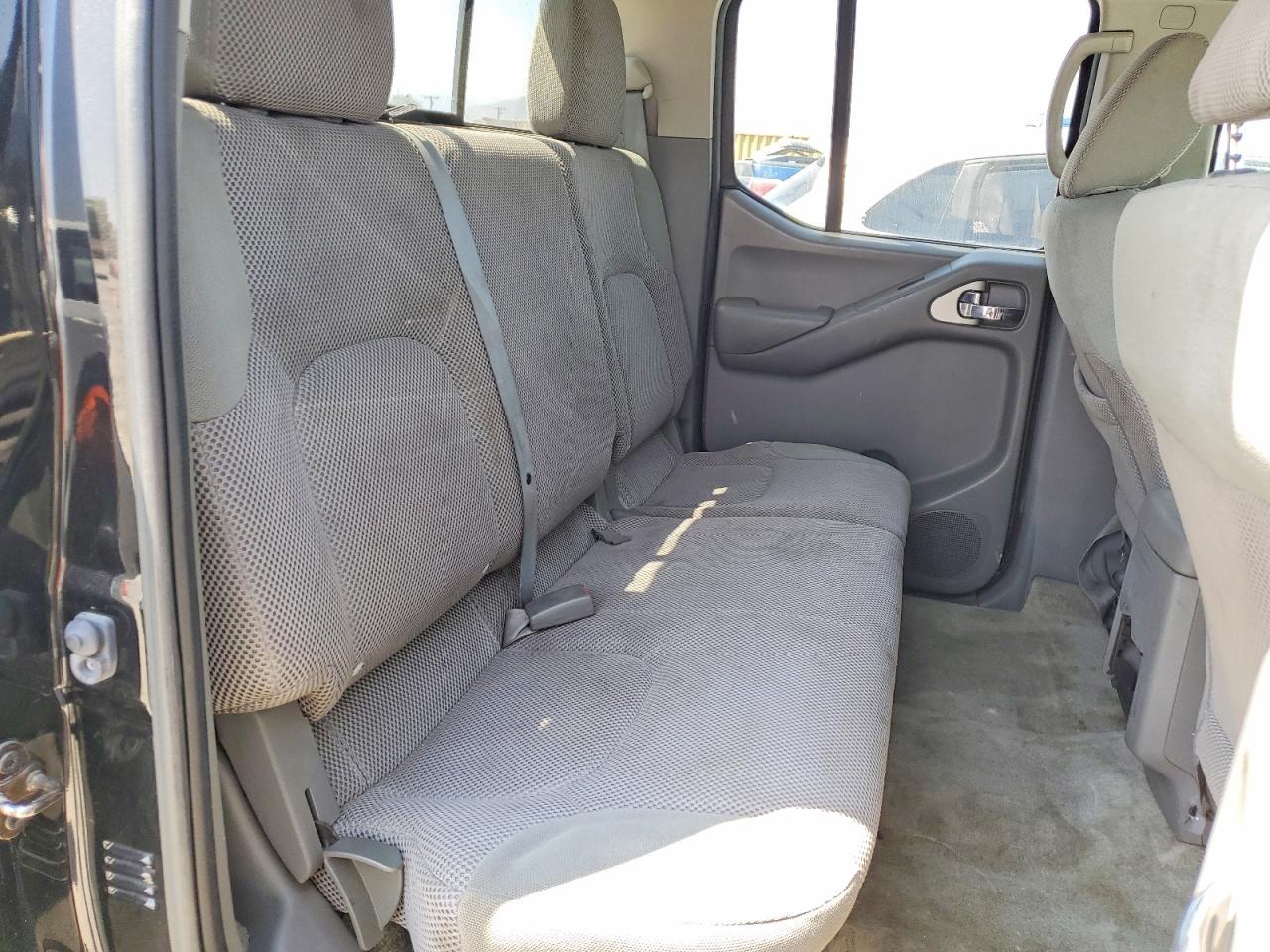 2015 NISSAN Frontier