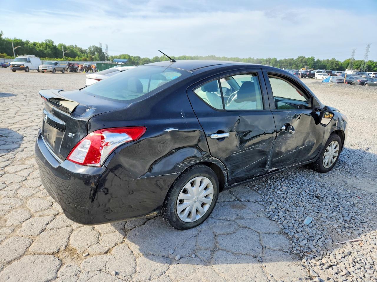 2017 NISSAN VERSA