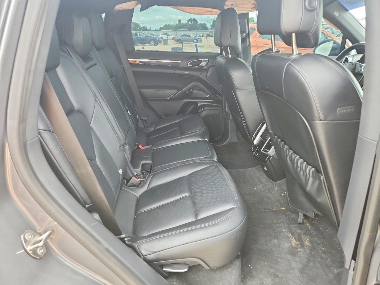 2014 PORSCHE CAYENNE