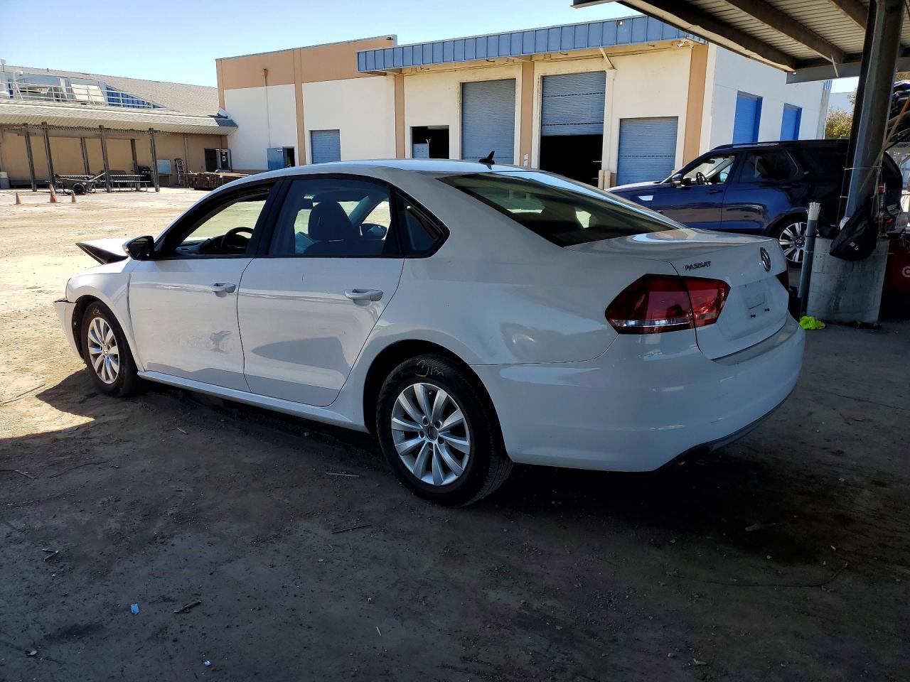2012 VOLKSWAGEN Passat