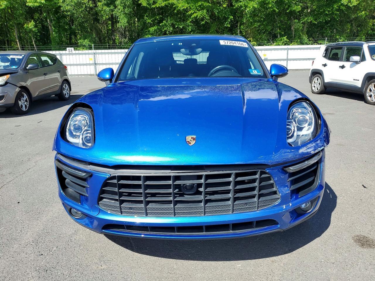 2017 PORSCHE Macan