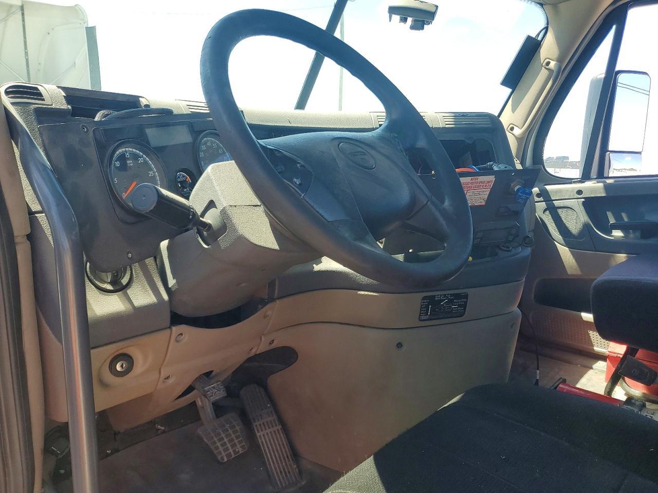2018 FREIGHTLINER Cascadia 113