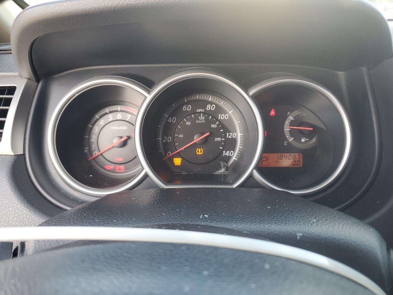 2010 NISSAN VERSA