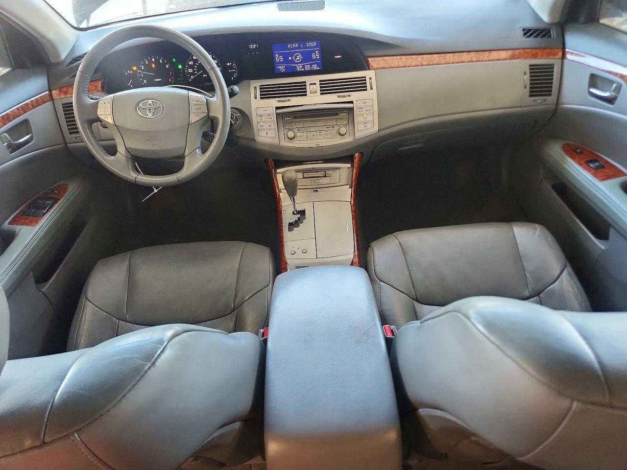2005 TOYOTA Avalon
