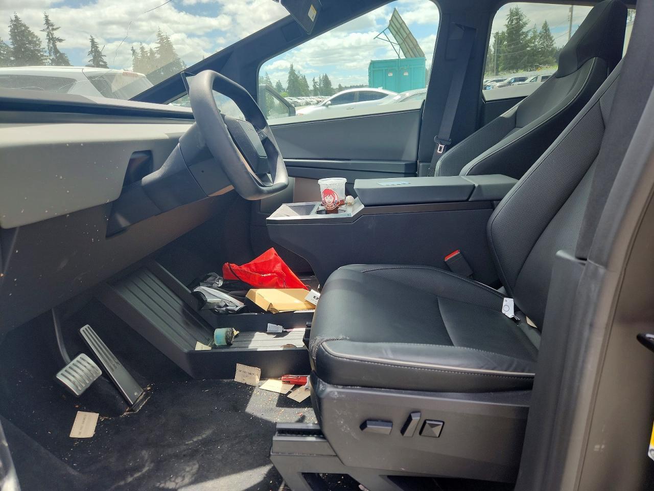 2025 TESLA Cybertruck