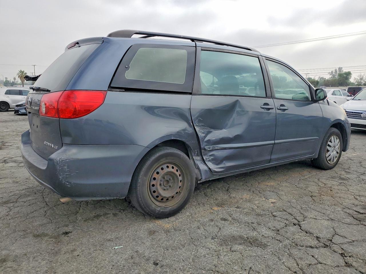 2009 TOYOTA SIENNA
