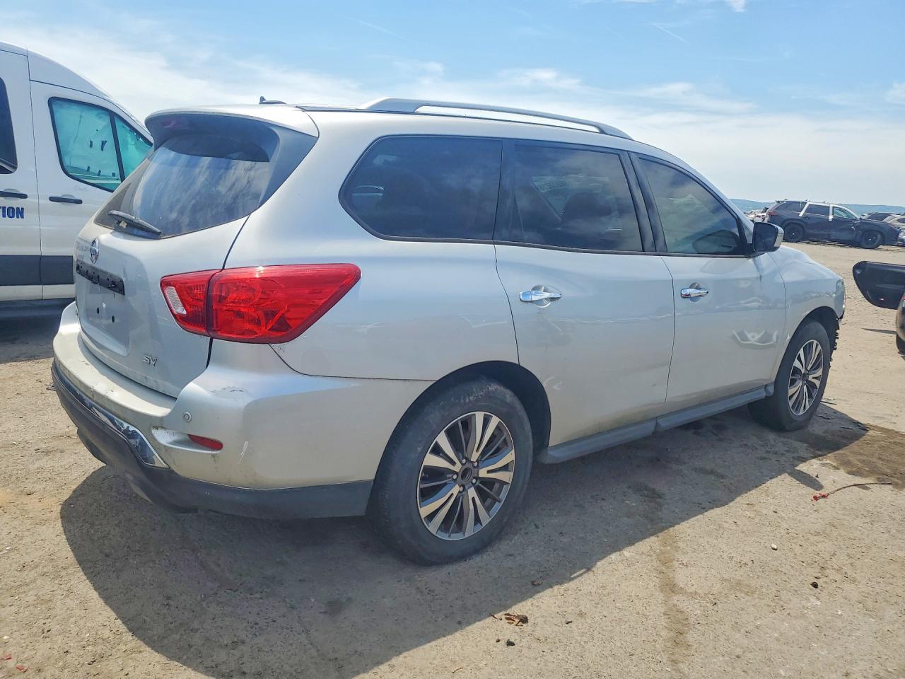 2017 NISSAN PATHFINDER