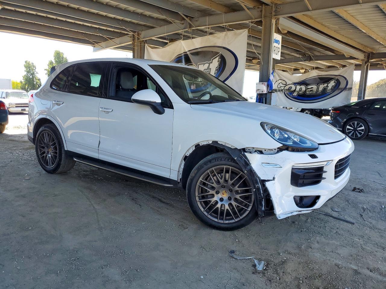 2017 PORSCHE CAYENNE