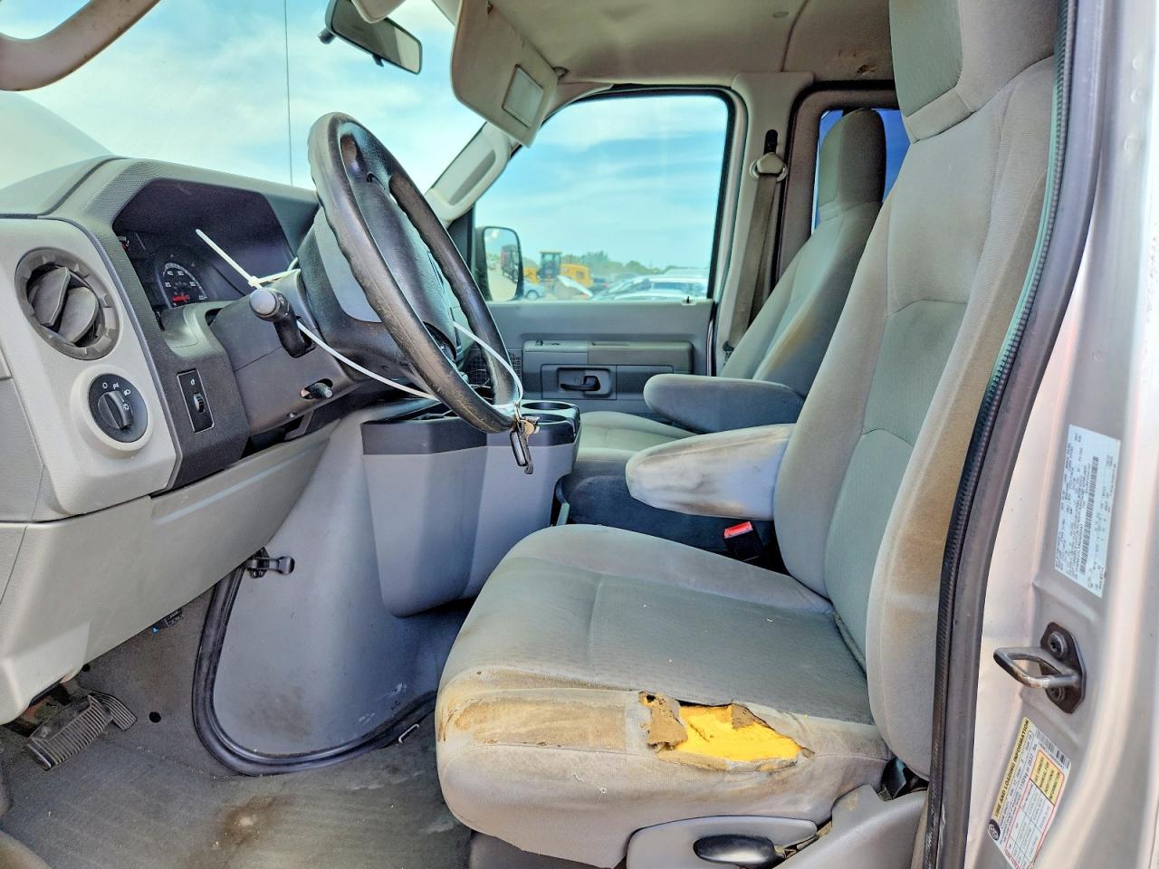 2009 FORD Econoline E350