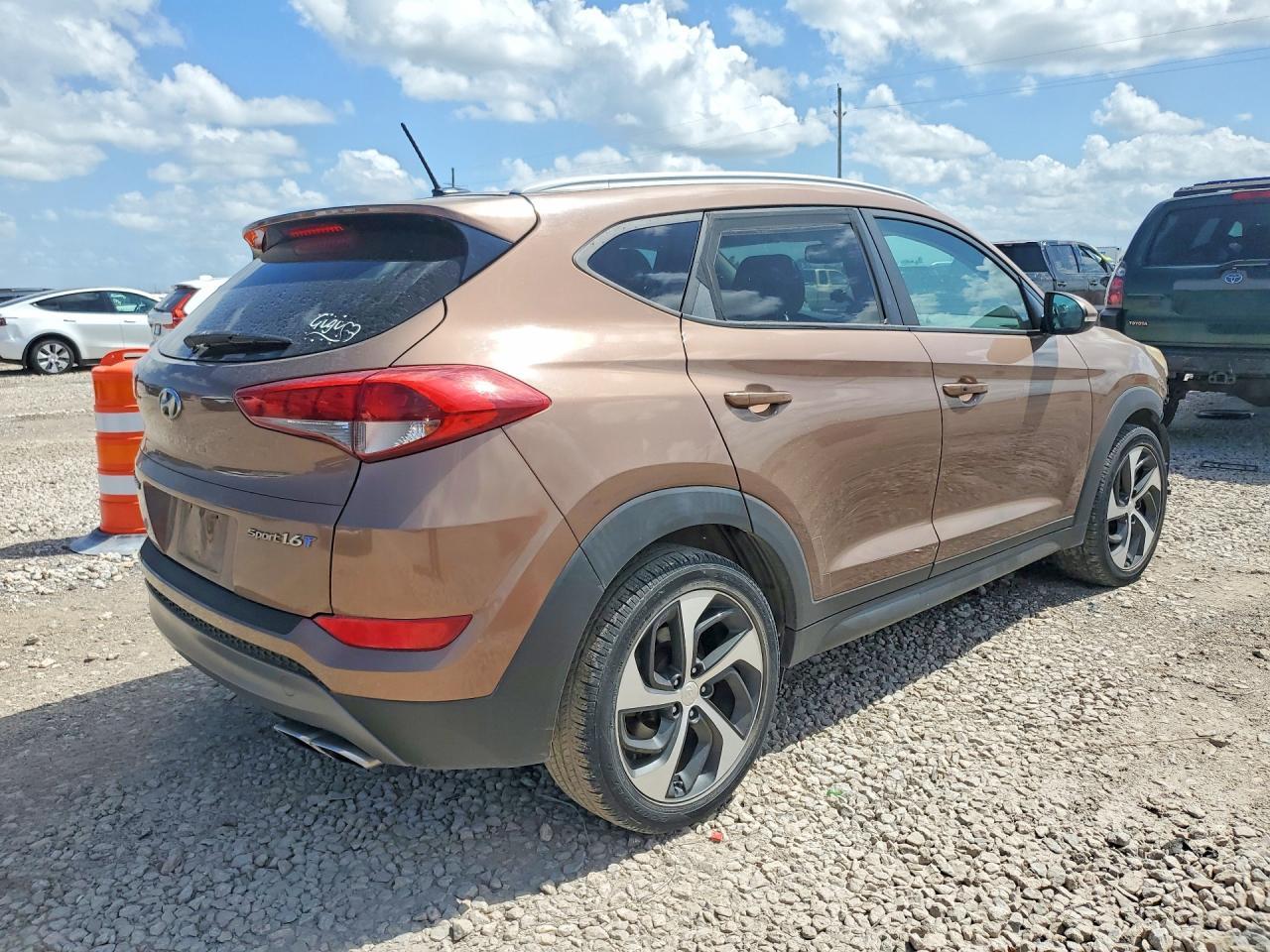 2016 HYUNDAI TUCSON