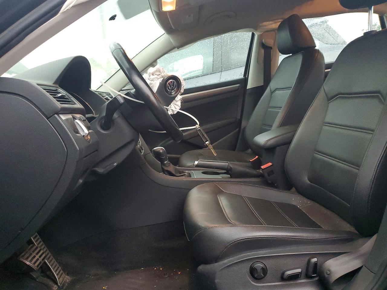 2017 VOLKSWAGEN Passat