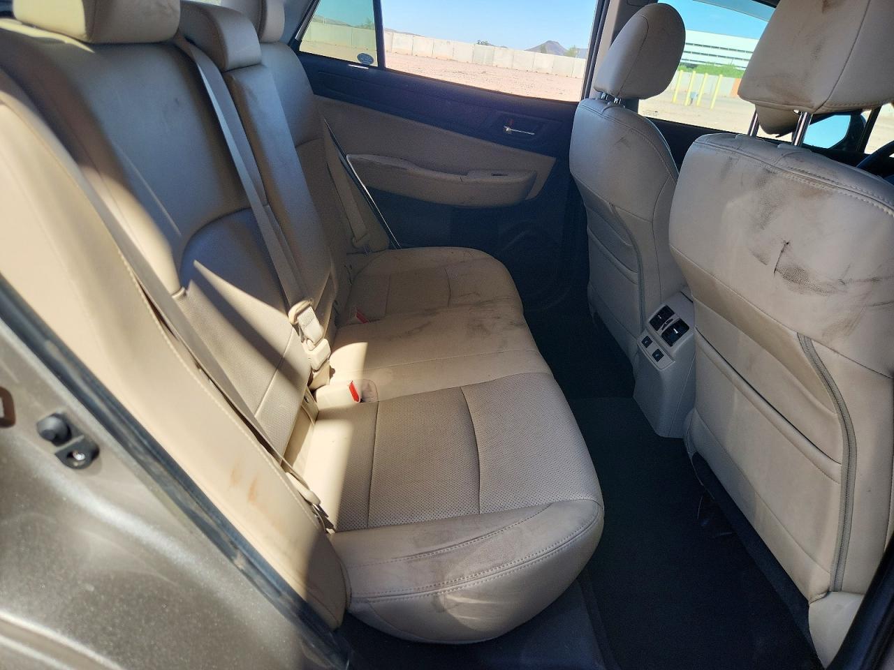 2016 SUBARU Outback