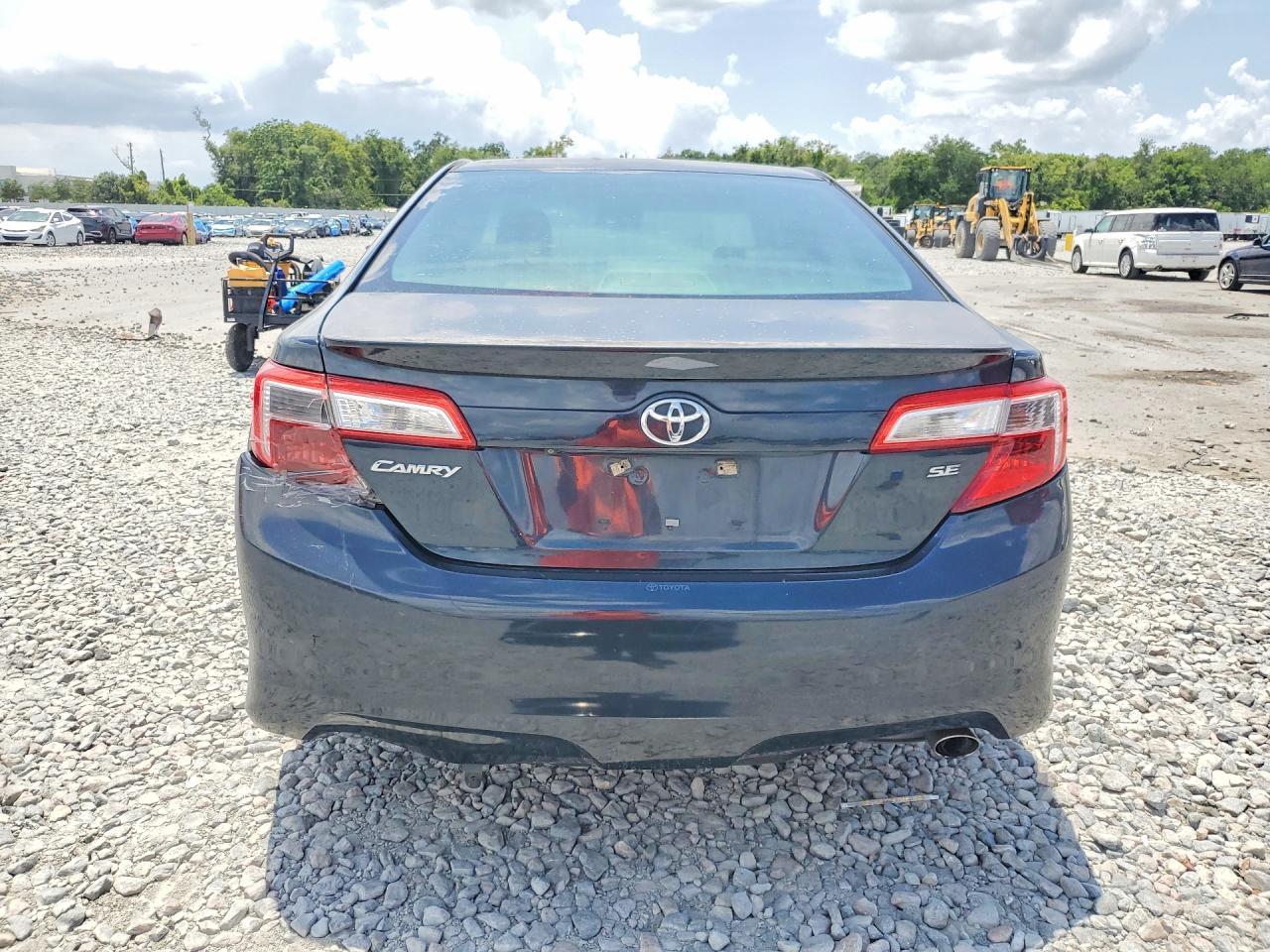 2014 TOYOTA CAMRY