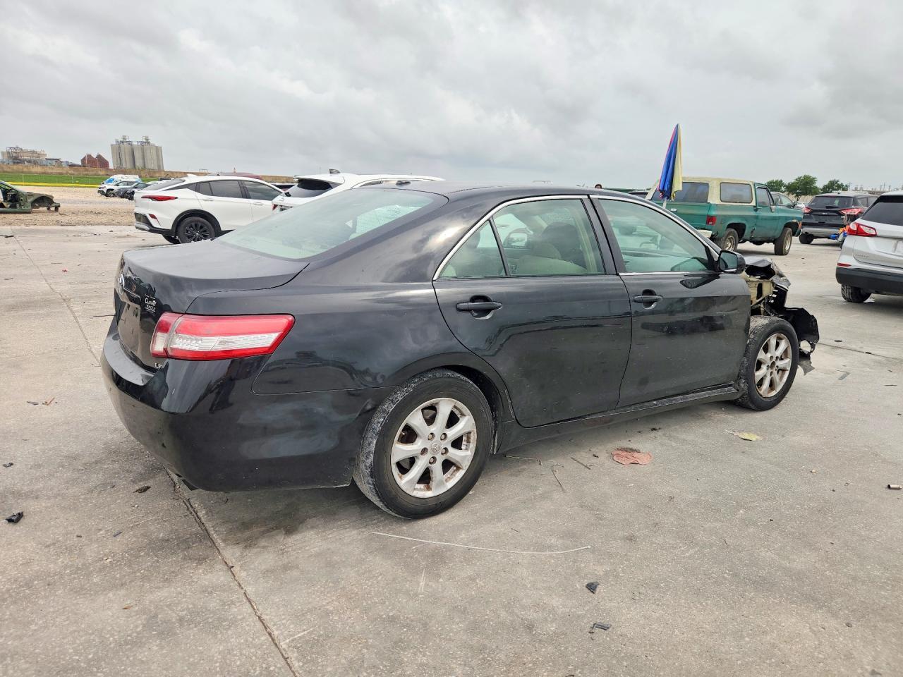 2011 TOYOTA CAMRY