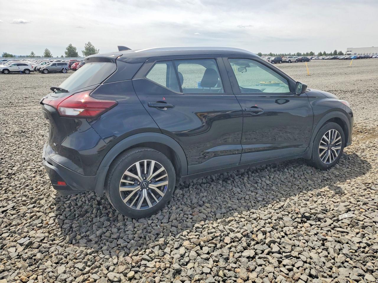 2023 NISSAN KICKS