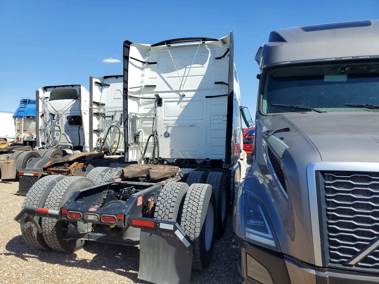 2023 VOLVO VNL