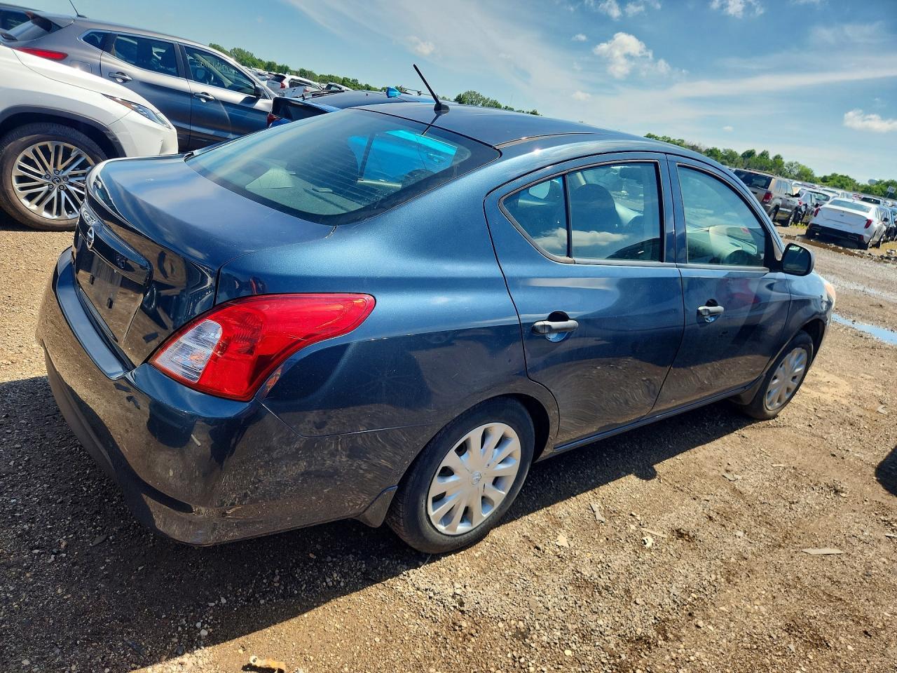 2015 NISSAN VERSA