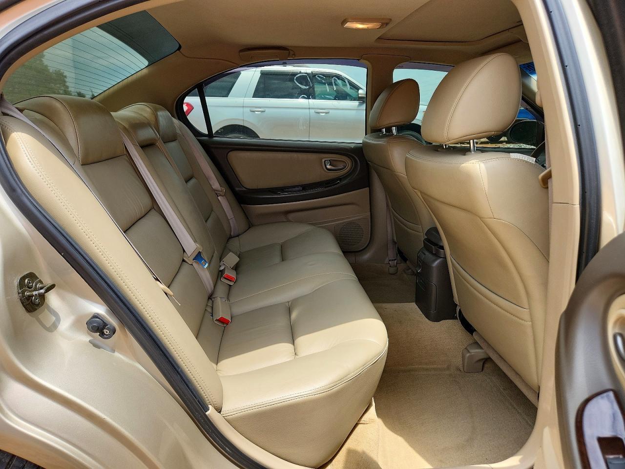2002 NISSAN Maxima