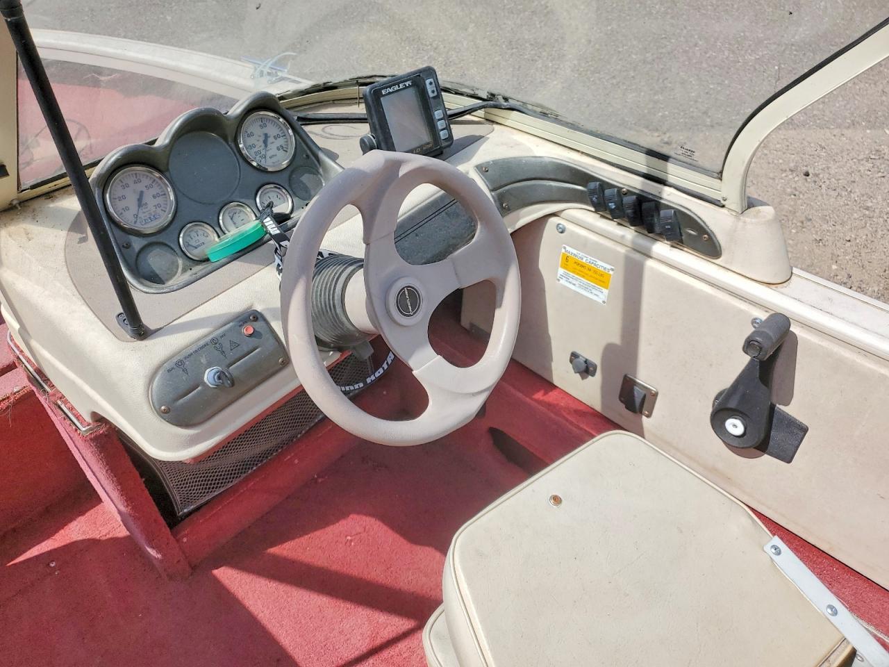 2001 CRESTLINER Boat