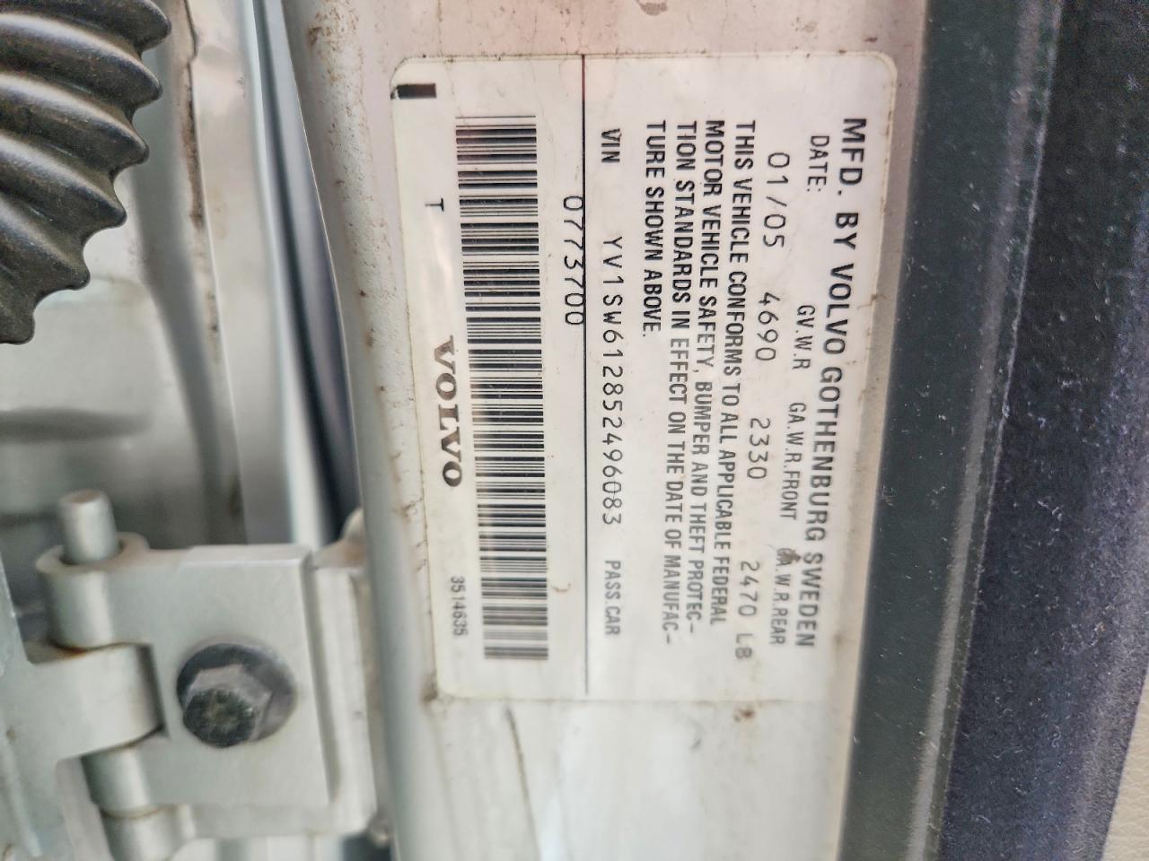 2005 VOLVO V70